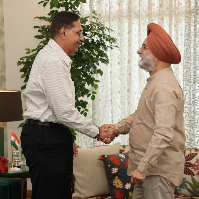 Former Delhi Police Commissioner Sanjay Arora Called On Delhi LG