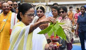 Ms. Mamta Banerjee Greeted With Slogans?