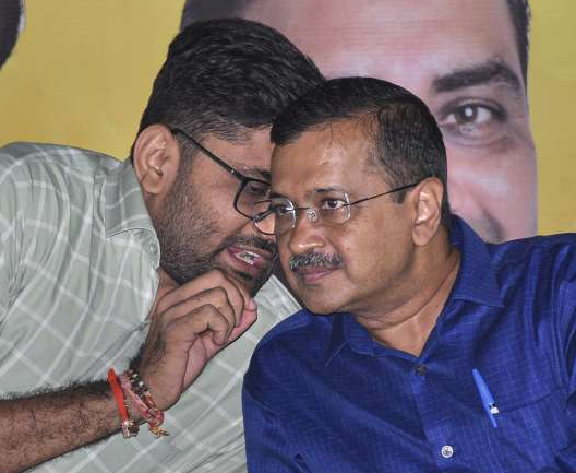 Kejriwal Reviews AAP Gujarat's Performance