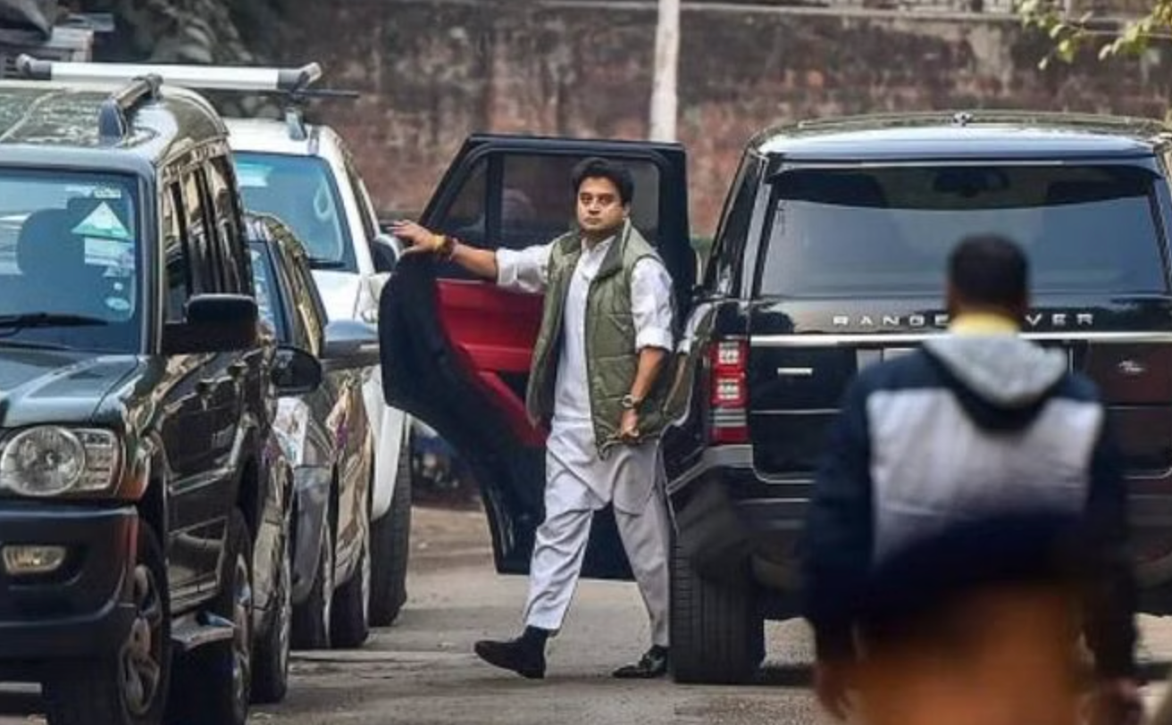 Confidant Leaving Schindia's Wagon?