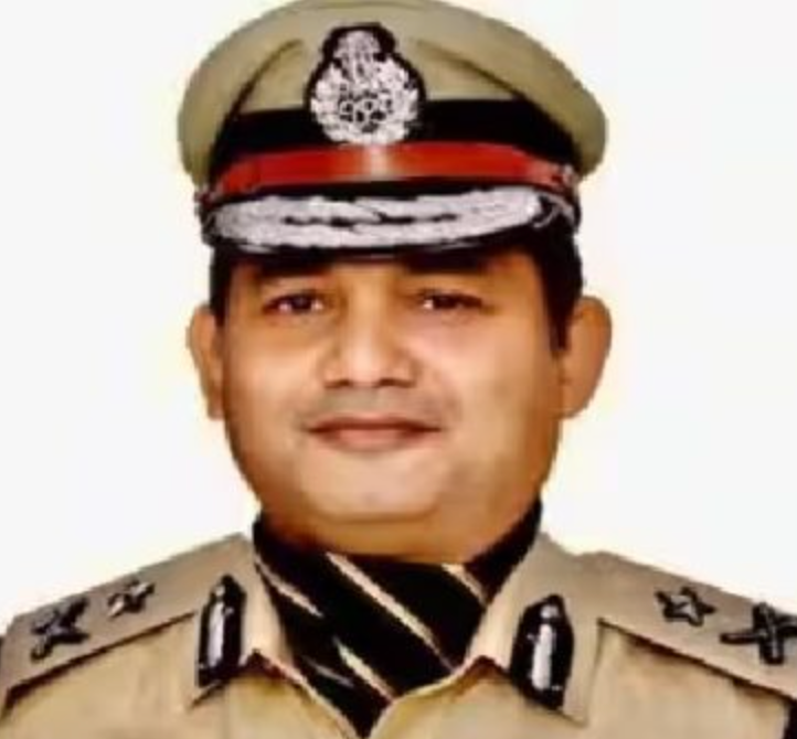 Modak Rajesh Dineshrao IPS has been debarred from central deputation and foreign assignment for five years