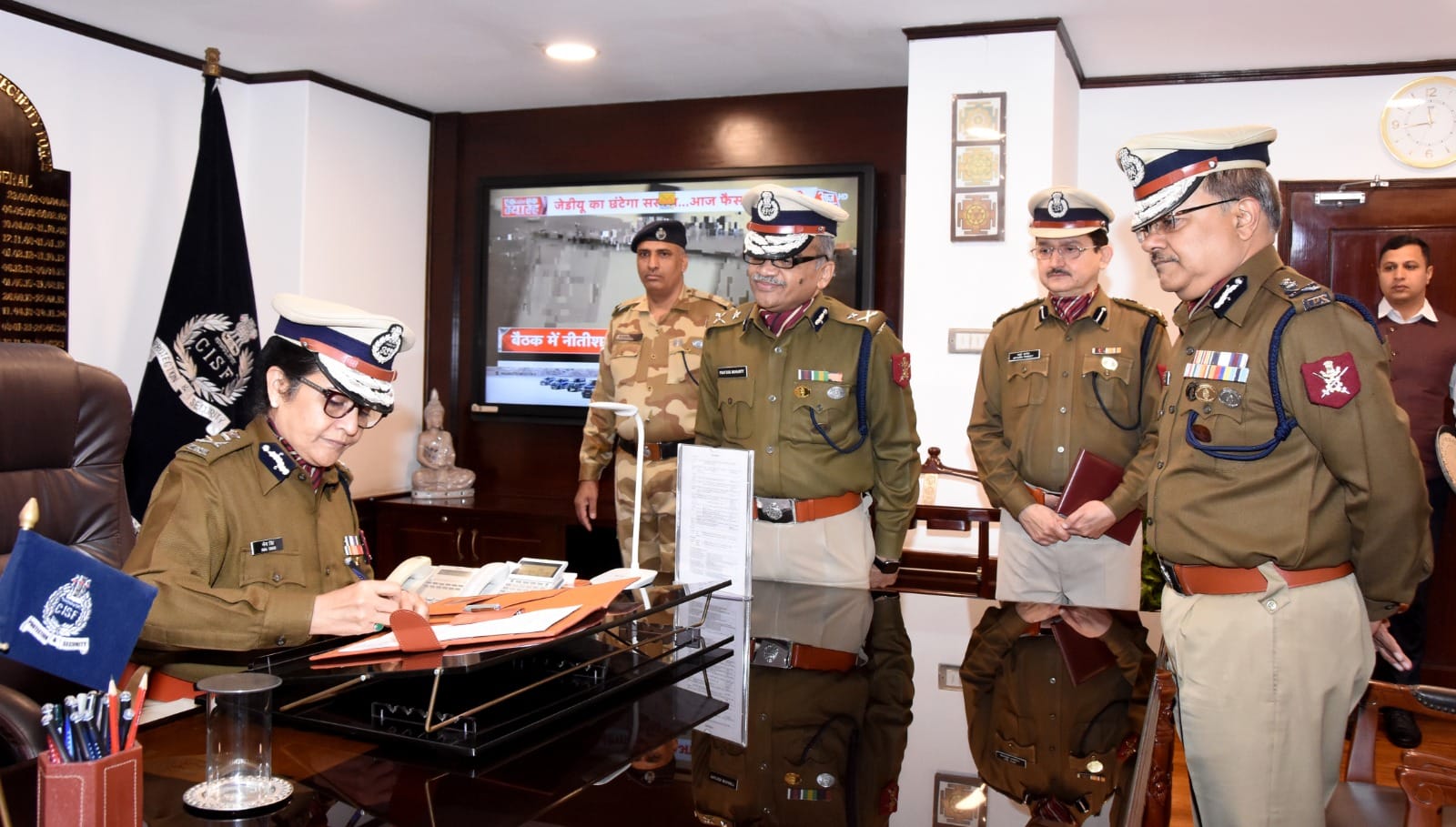 Nina Singh Takes Over Charge of DG CISF, First Women To Head The Industrial Force