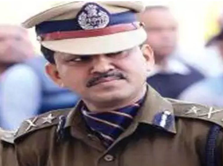 Selvaraj Sengathir IPS  has been awarded prestigious President's Medal For Distinguished Service.