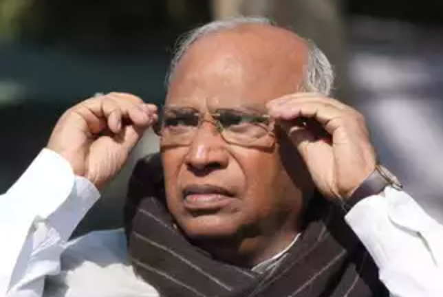 Congress Party To Find Out Reason  For Debacle In Eight States?
