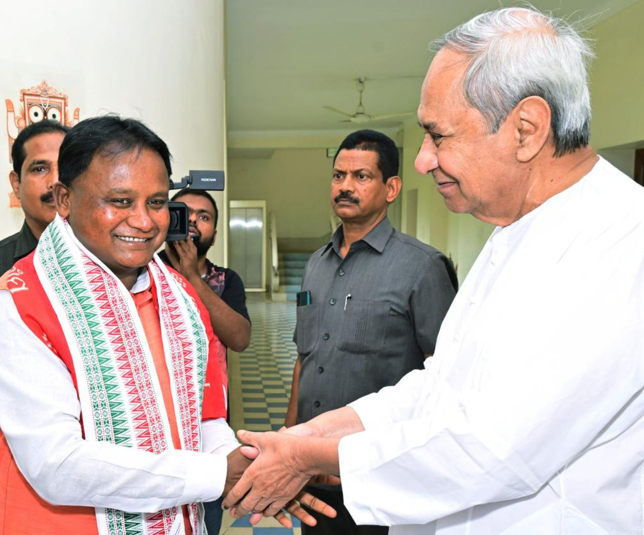 Is the Manjhi government of Odisha emotionally targeting Naveen Patnaik?