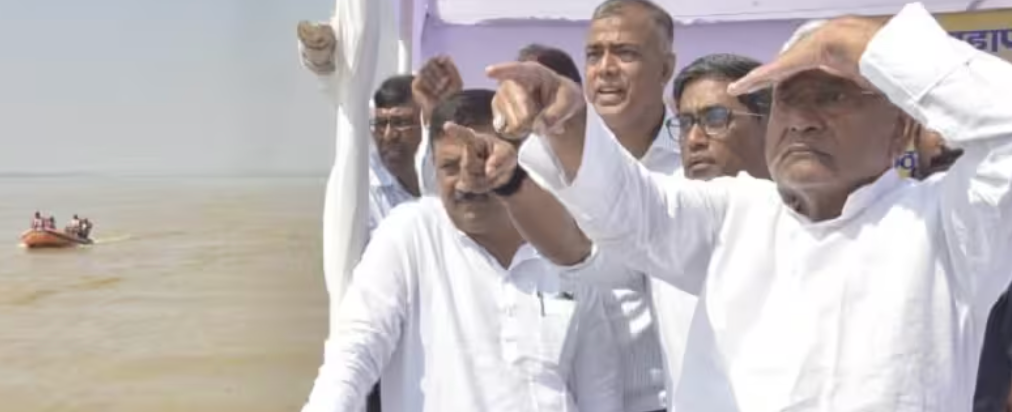 Nitish Kumar Sailing On Two Boats?