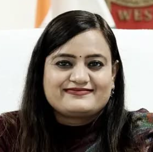 Dr. Kinny Singh, IAS has been given additional charge of Secretary (Public Grievance Commission)
