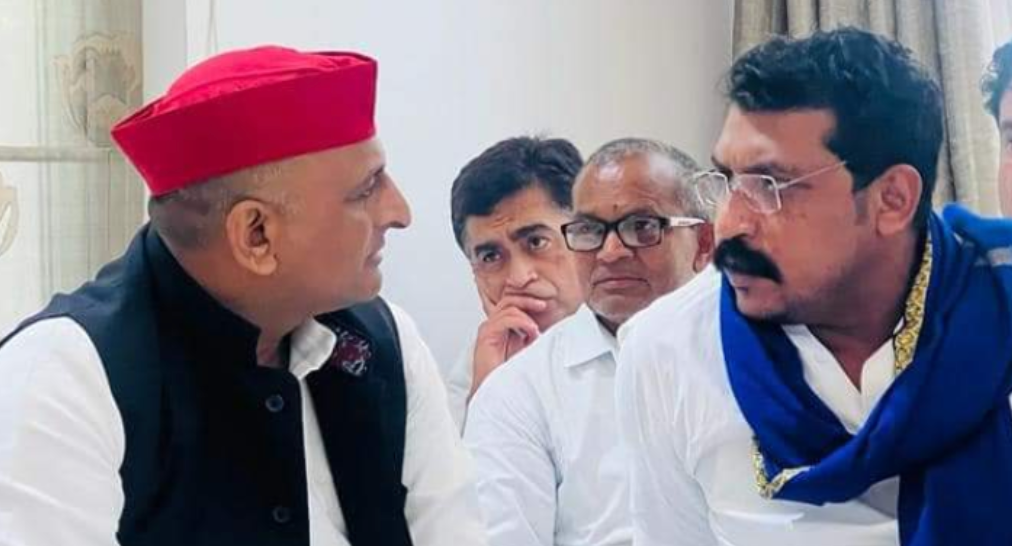 Meeting of Akhilesh Yadav and Ravan: New Strategy in UP?