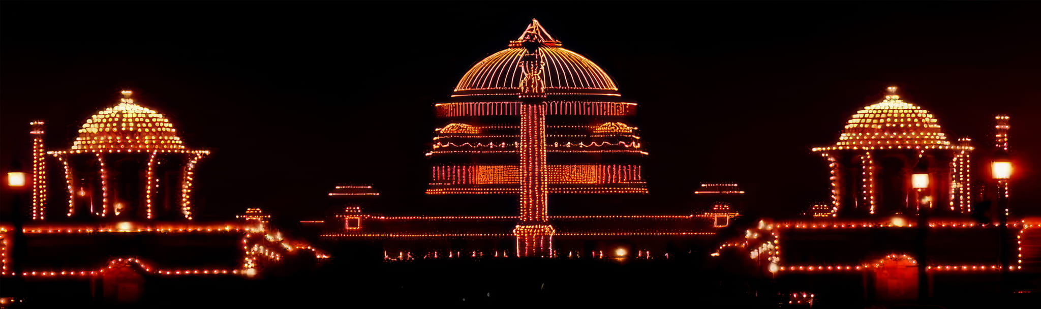 Rashtrapati Bhavan illuminated at night